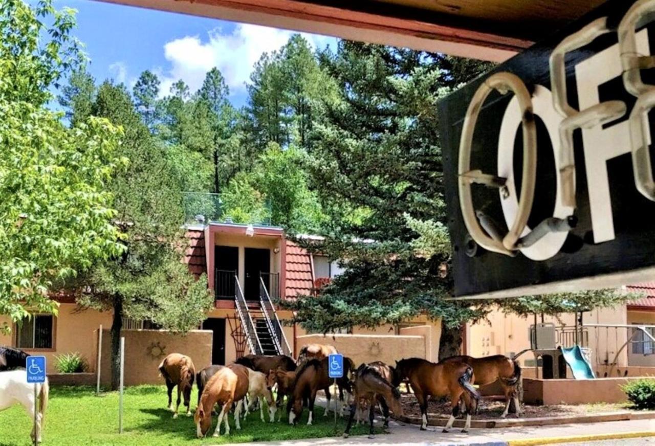 Pinecliff Village Resort Hollywood Extérieur photo